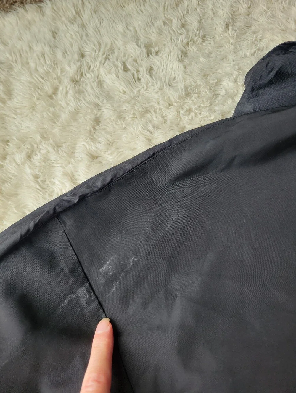 ALO Lightweight Takeaway Track Pullover in Black Small